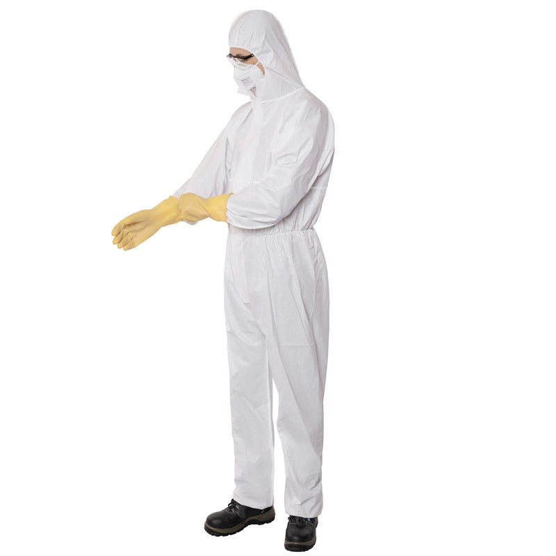 Vestiario di protezione medico incappucciato eliminabile respirabile della tuta 30-70gsm dell'OEM